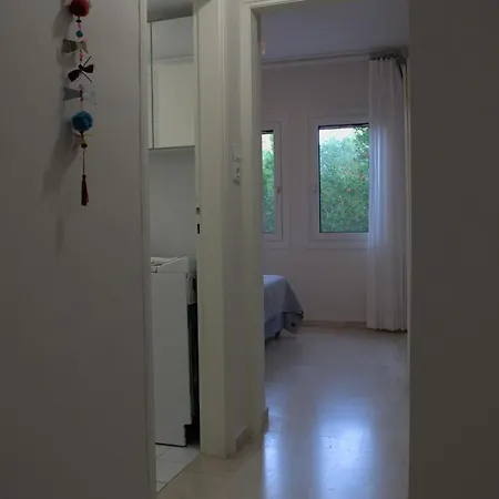 Sunny Comfortable Apartment Kalathas